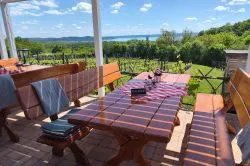 Isteni ételek, elképesztő kilátás - 5+1 panorámás étterem a Balatonon