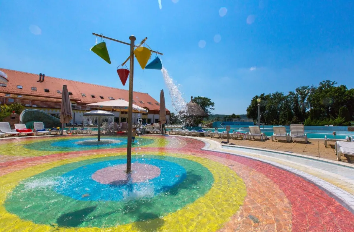 Élményfürdők mesés kültéri vízivilággal - Fotó: Kehida Termál Resort & Spa****