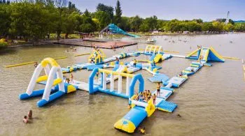 Hűsöljetek együtt a Balaton partján: családbarát strandok a Balatonon