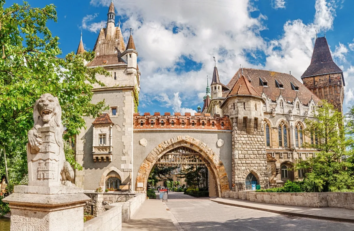 Budapest legszebb helyei őszi andalgáshoz - Vajdahunyad vára
