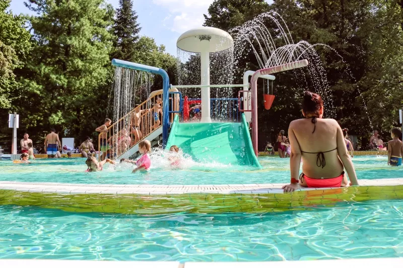 A gyulai Várfürdőben télen-nyáron várnak mindenkit.