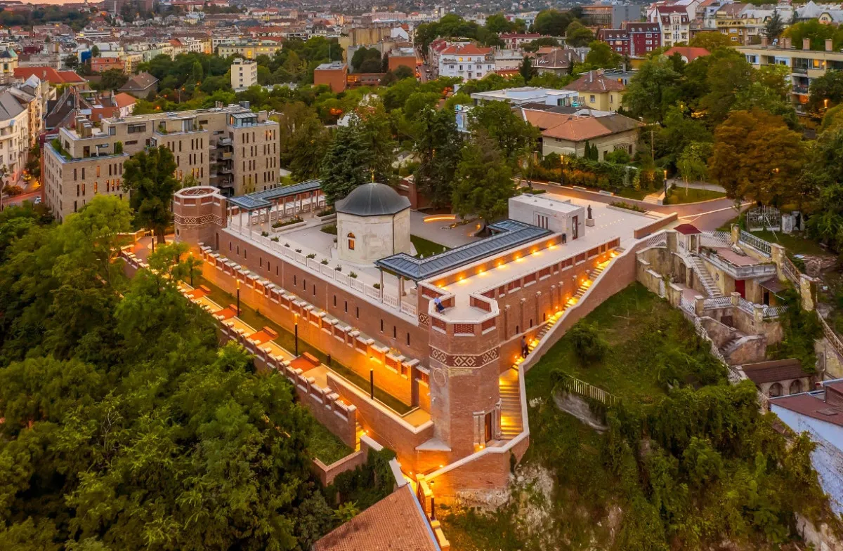 Budapesti emlékhelyek: Gül Baba Türbe és Rózsakert csodás helyszín egy délutáni sétához