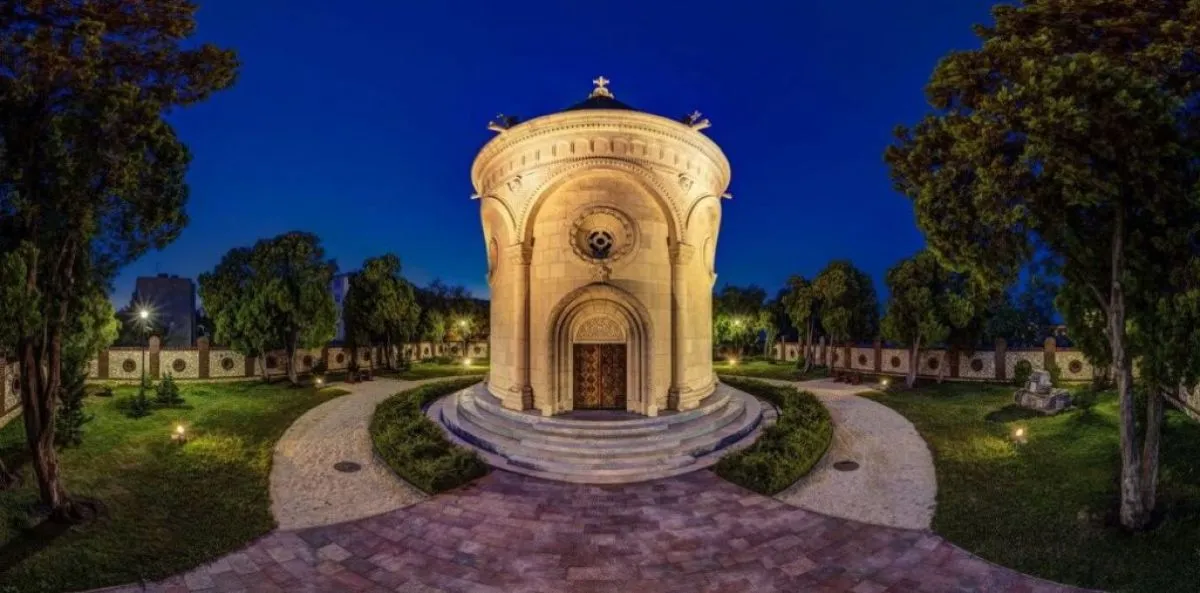 Karácsonyi elegancia Zsolnay-módra - IttJártam