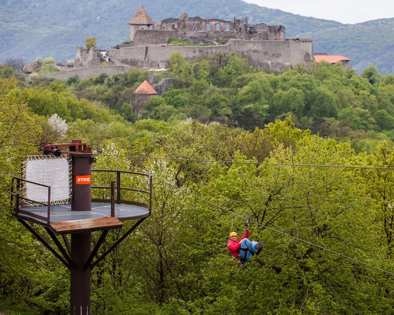 Magyarország első canopy pályája Visegrádon található.