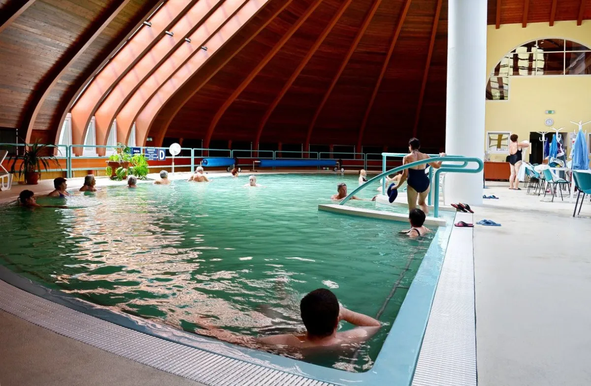 Wellness Harkányban: Harkányi Psoriasis Centrum modern gyógyhotel gyógyvizes medencékkel és terápiás kezelésekkel