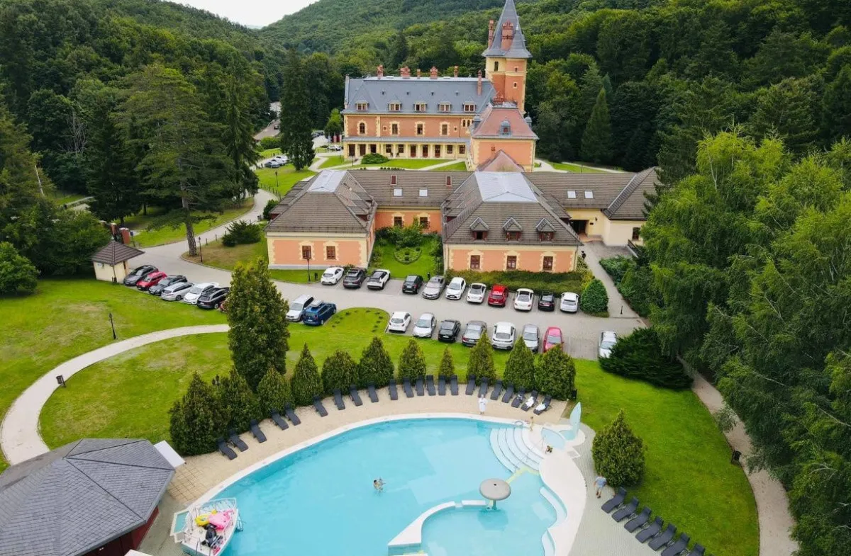 Wellness Parádsasváron: A Kastélyhotel Sasvár mesés környezetben nyújt pihenést