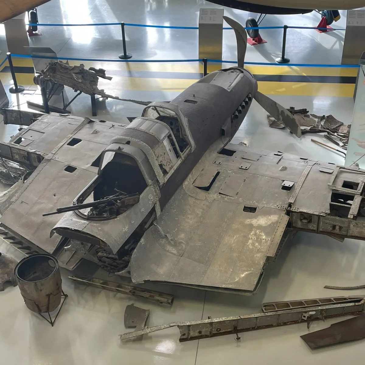 A múzeum angárjában kiállított Il-2 csatarepülőgépet a II. világháborúban lőtte le a magyar légvédelem, majd 1999-ben emelték ki a Balatonból. / Fotó: RepTár - Szolnoki Repülőmúzeum