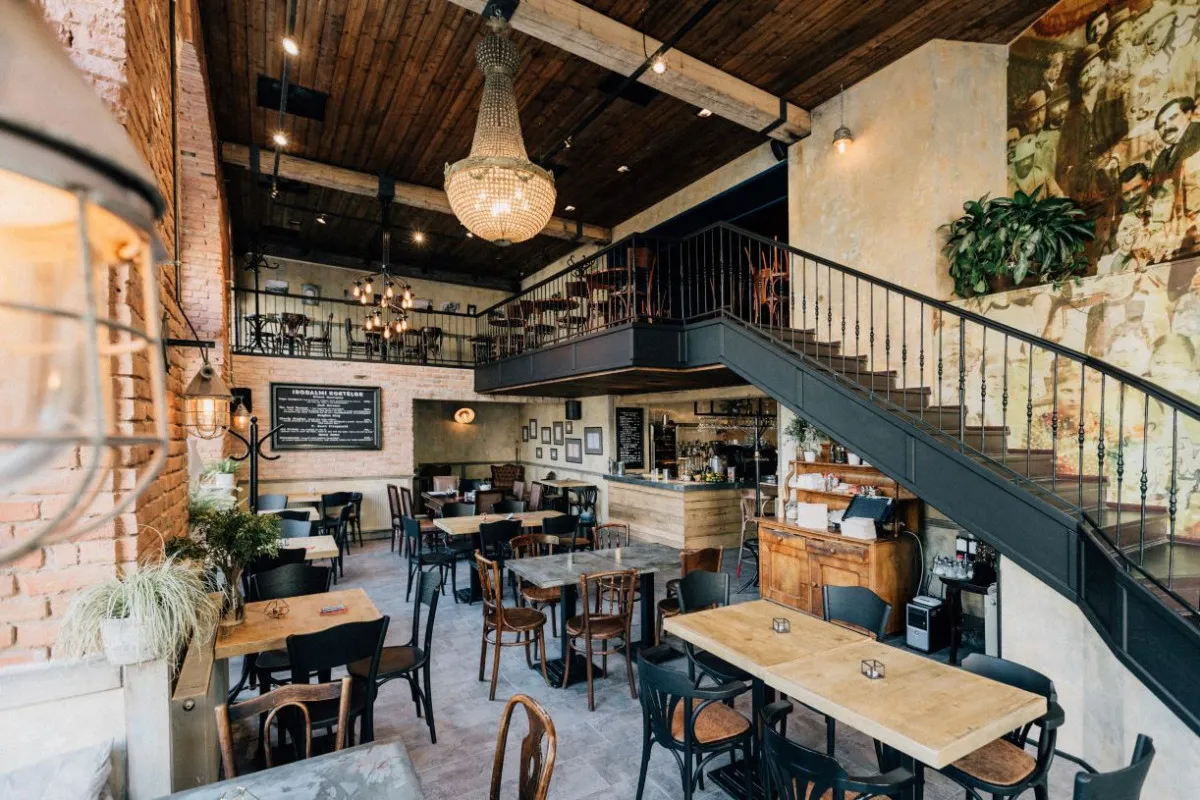 A Szatyor Bár és Galériában a hazai és nemzetközi ízeket vegyítik