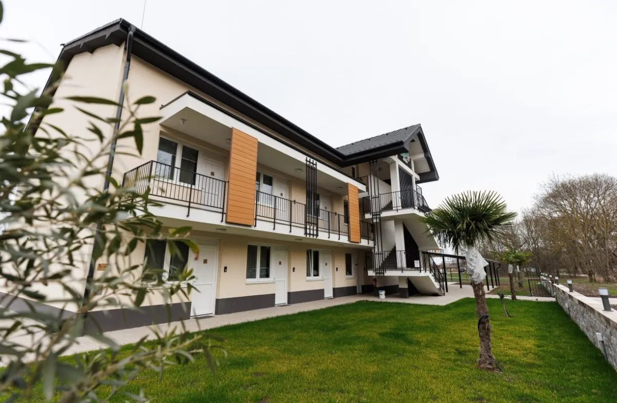 Dzsungel és állatmintás szobákban élvezhetjük a pihenést a Safari Hotelben Szegeden