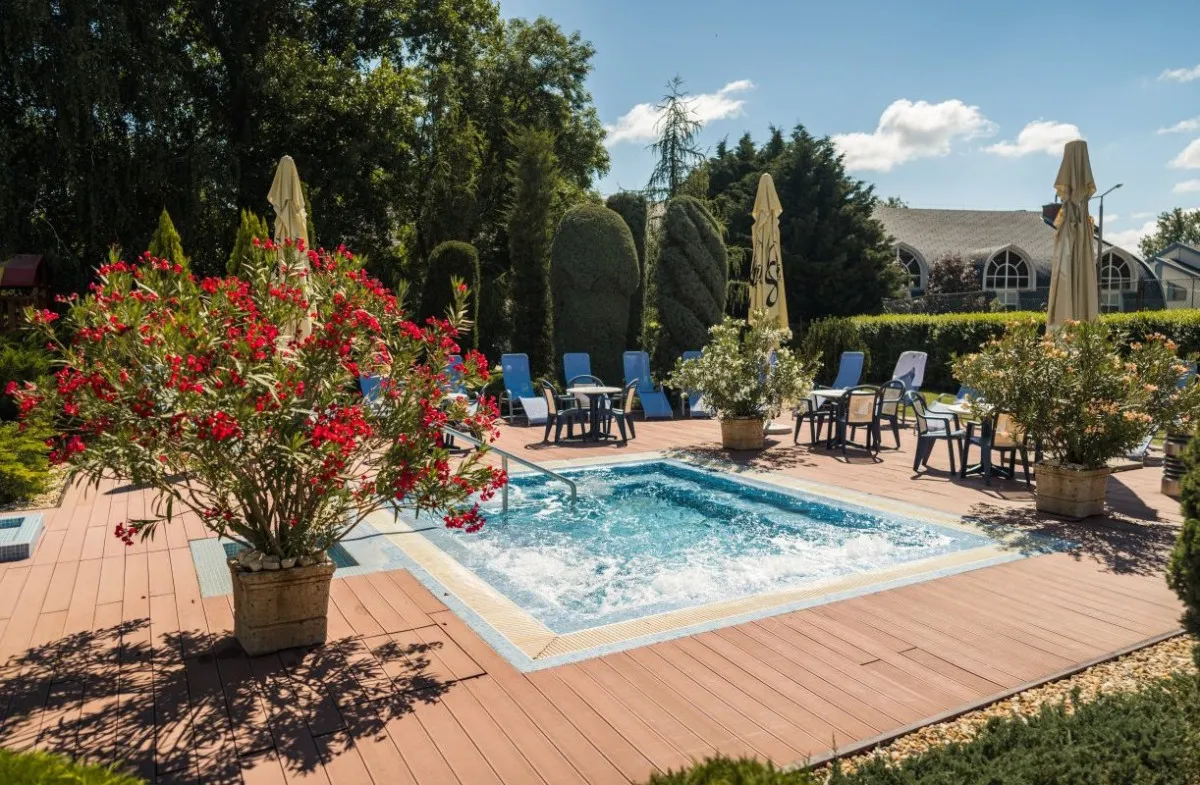 Szolnok központjában élvezhetjük a kényelmet a Garden Hotel Wellness & Konferencia jóvoltából