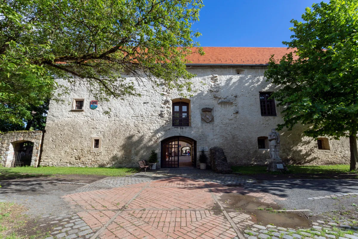 A Rákóczi-vár a Zempléni Múzeumnak is otthont ad