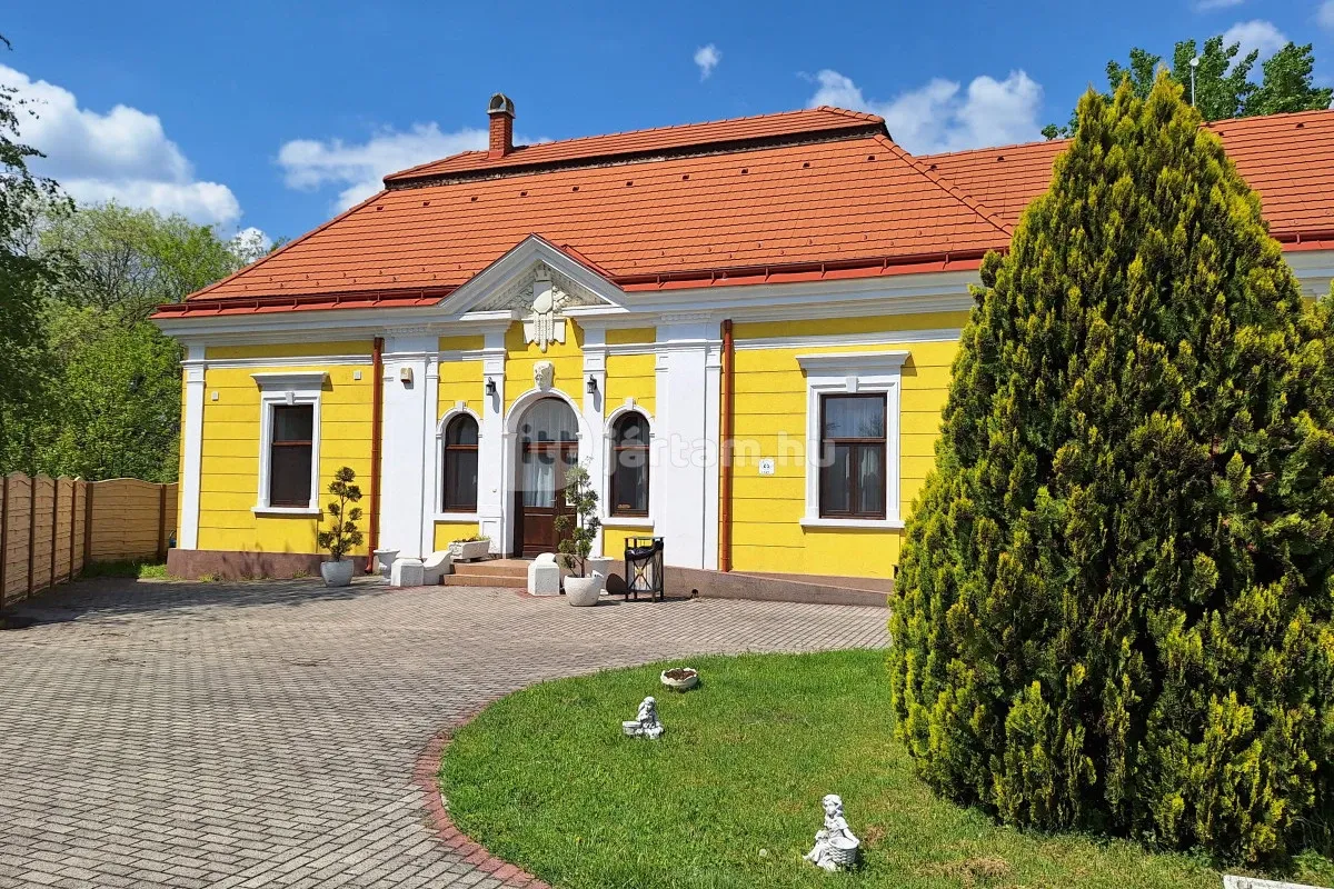 A Nedeczky-Griebsch kastély lovardája megőrizte eredeti pompáját