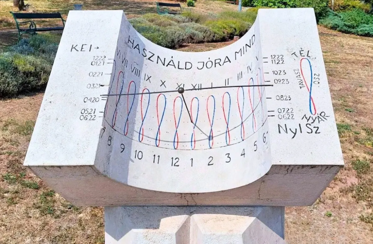 Paloznak járva keresd meg a Napórát is!