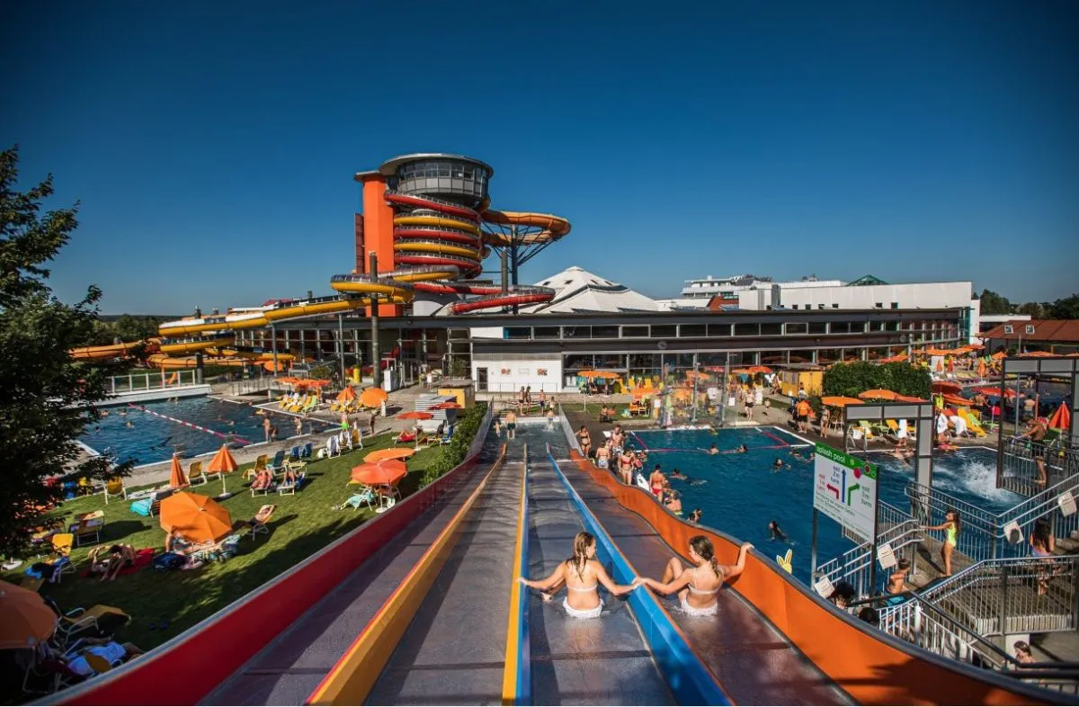 Szállodák közvetlen átjárással az élményfürdőbe: Hotel Xylophon - a világ leghosszabb VR csúszdája vár a Sonnentherme Élményfürdőben