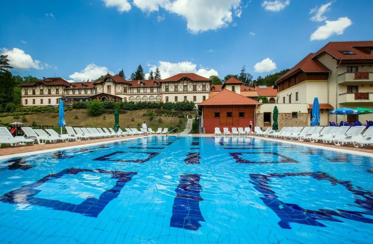 Medencés szállás Magyarországon - Erzsébet Park Hotel a Mátra szívében