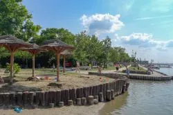 Itt hűtsd le magad a kánikulában - természetes strandok a Balatonon túl