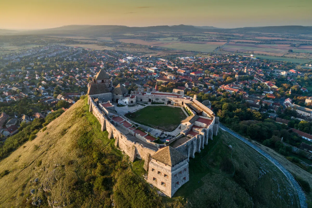 Magyarország legrégebbi várai és várromjai - Sümegi vár, Sümeg