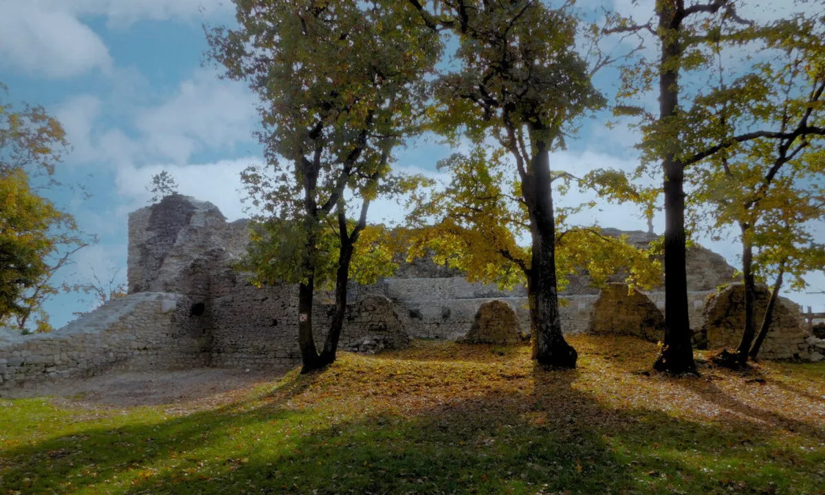 Várak és várromok a Balaton mellett - Zádor-vár, Pécsely