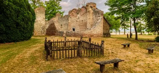 Különleges balatoni látnivalók – Várak, romok és bakancslistás helyek a Balaton körül