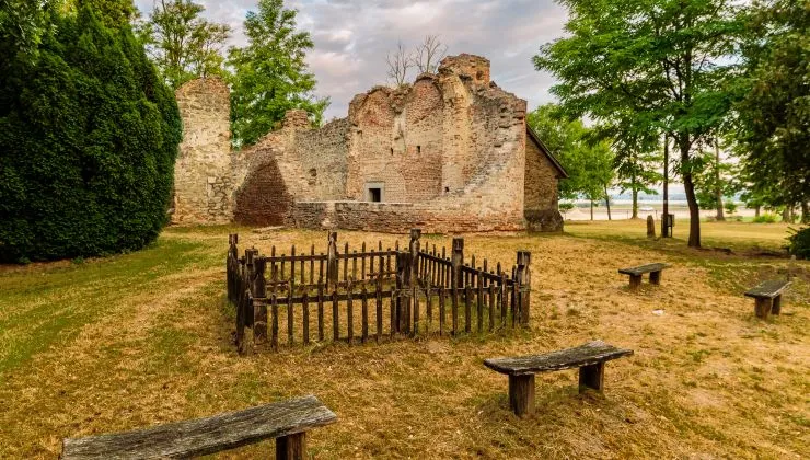 Különleges balatoni látnivalók – Várak, romok és bakancslistás helyek a Balaton körül