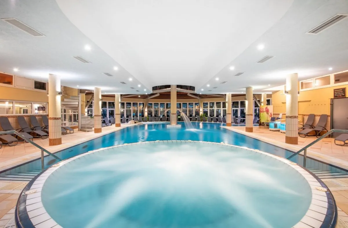 Lotus Therme Hotel & Spa Hévíz – gyógyvizes és relaxációs medencék