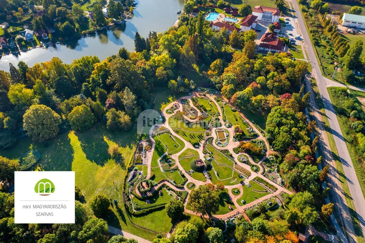 Makettpark a Mini Magyarországban, vonatokkal és híres épületekkel