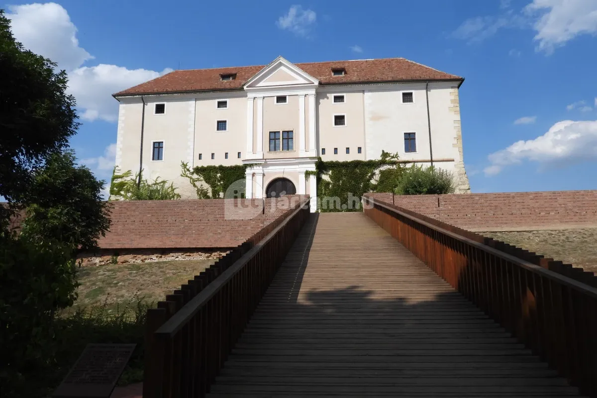 Reneszánsz vásárok és kiállítások az ozorai várban