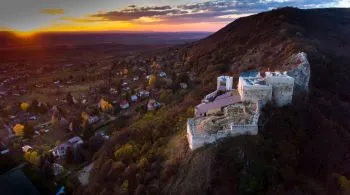 Tavaszi bakancslista: várak, nemzeti parkok és történelmi helyszínek Magyarországon