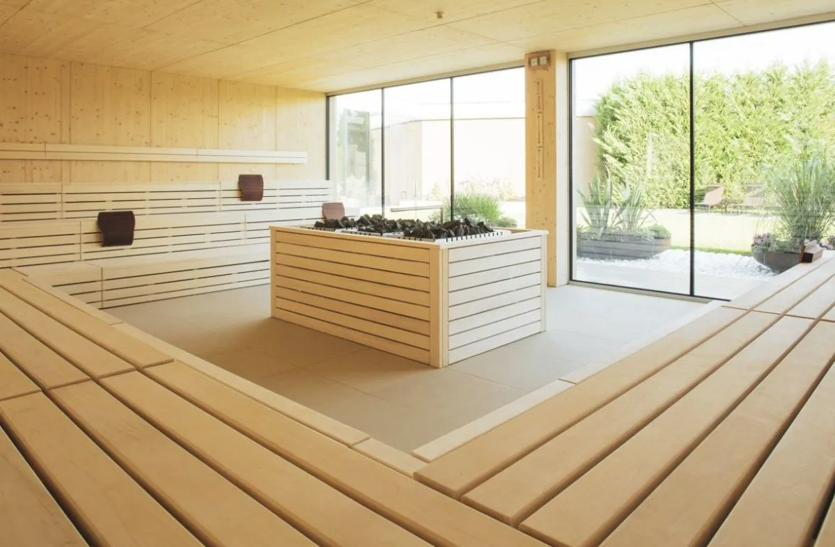 Modern szaunavilág és wellness részleg a körmendi Mjus Resortban