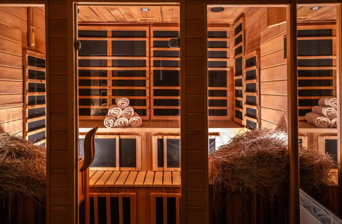 Történelmi hangulatú wellness és egyedi szénaszauna a Kastélyhotel Sasvárban