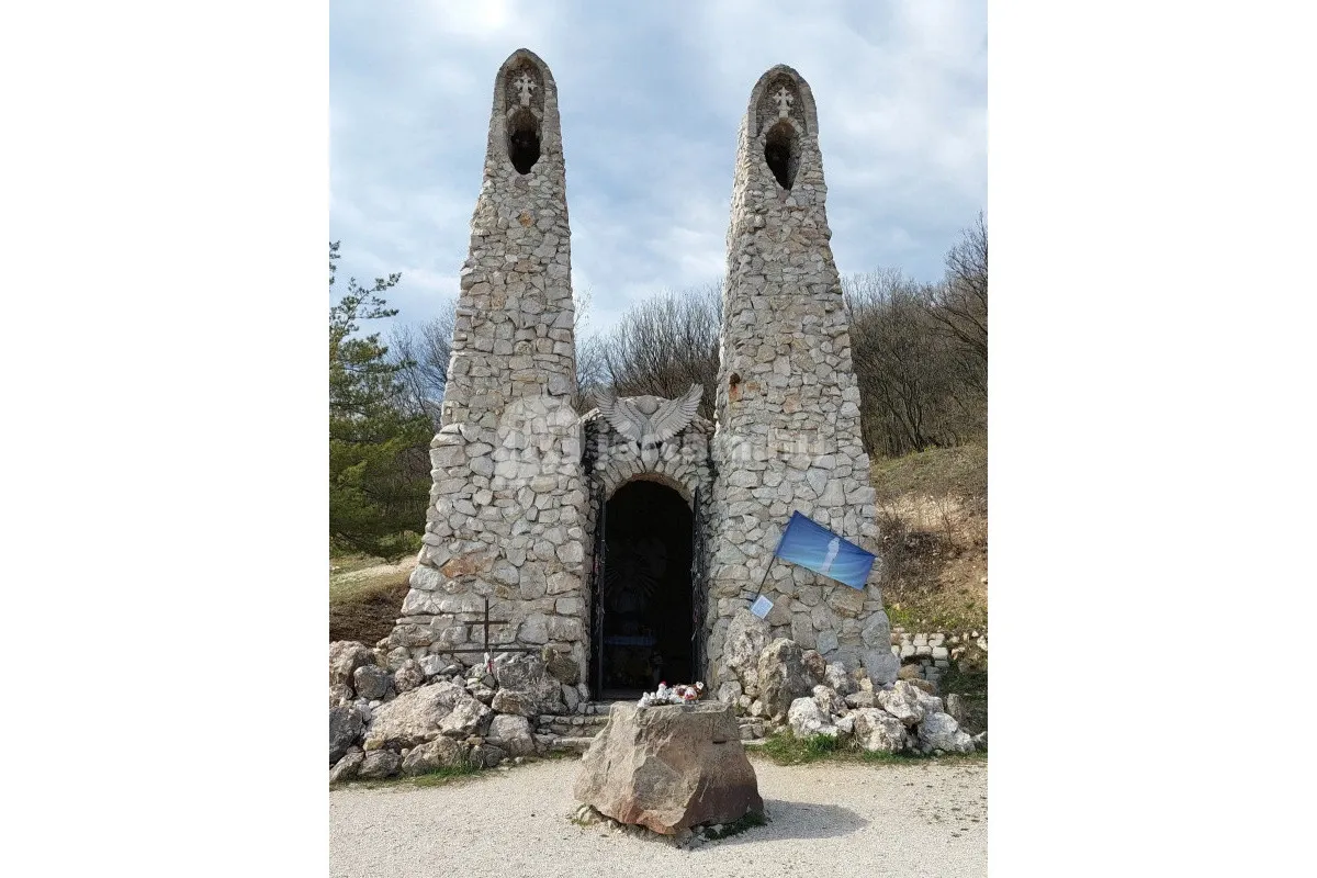 Pilis, a spirituális központ, benne a Pilisi Boldogasszony-kápolna, Pilisszántó