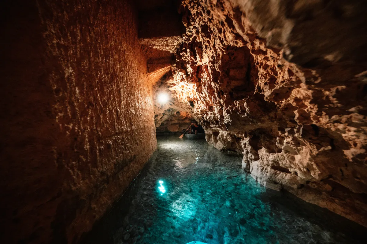 A Tapolcai-tavasbarlangot kútásás közben fedezték fel 1903-ban