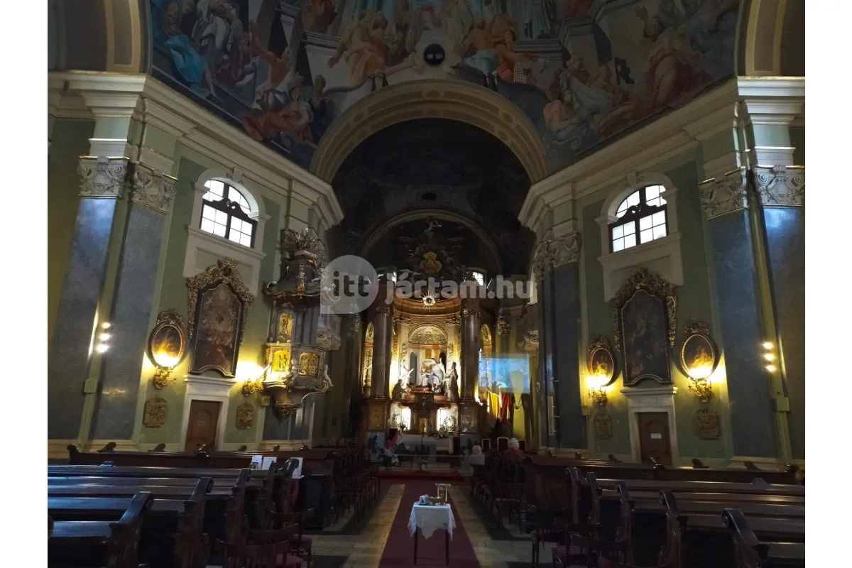 A Szent Anna-templom belsejét mesés festmények borítják