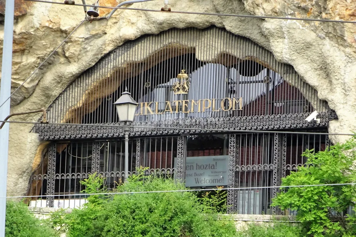 A Gellérthegyi Sziklatemplom építését 1931-ben fejezték be