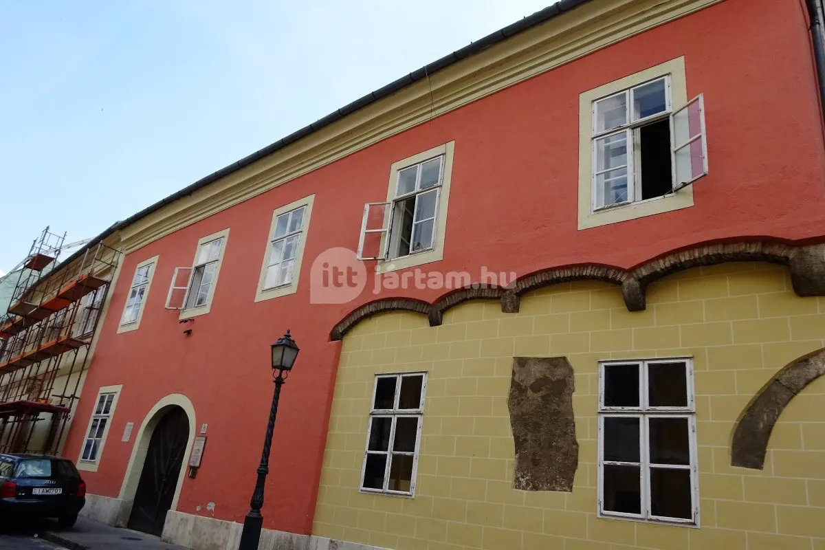 A Középkori Zsidó Imaház tárlata közelebb visz a középkor zsidónegyedek életéhez