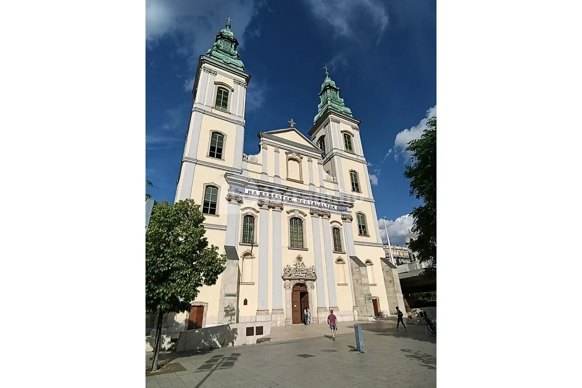 A Belvárosi Nagyboldogasszony Főplébánia-templom toronykilátója mesés látképet nyit a Dunára