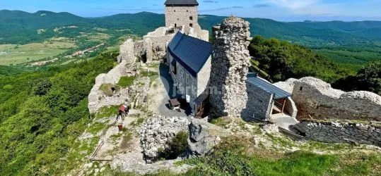 Kalandozz sejtelmes tájakon! 5 ködfátyolos túrahely őszre