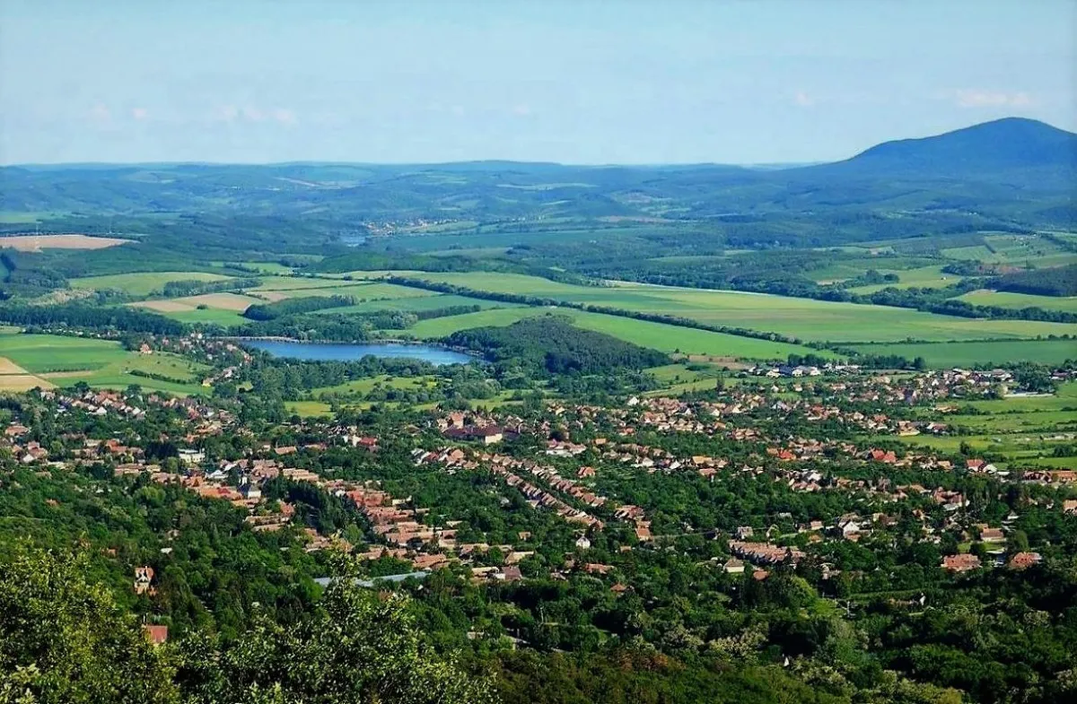 A Csóványosi-kilátóról páratlan panoráma feledteti az odáig vezető kilométereket
