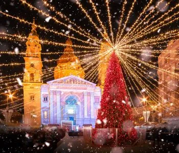 Budapesti karácsonyi vásárok 2025–2026: Advent Bazilika és Vörösmarty tér programok, időpontok, fényfestés