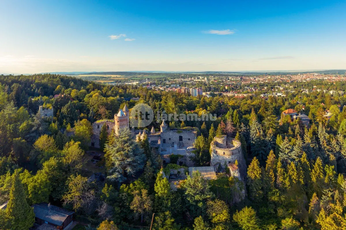 Ha a szabad ég alatt barangolnál, irány a Taródi Vár!