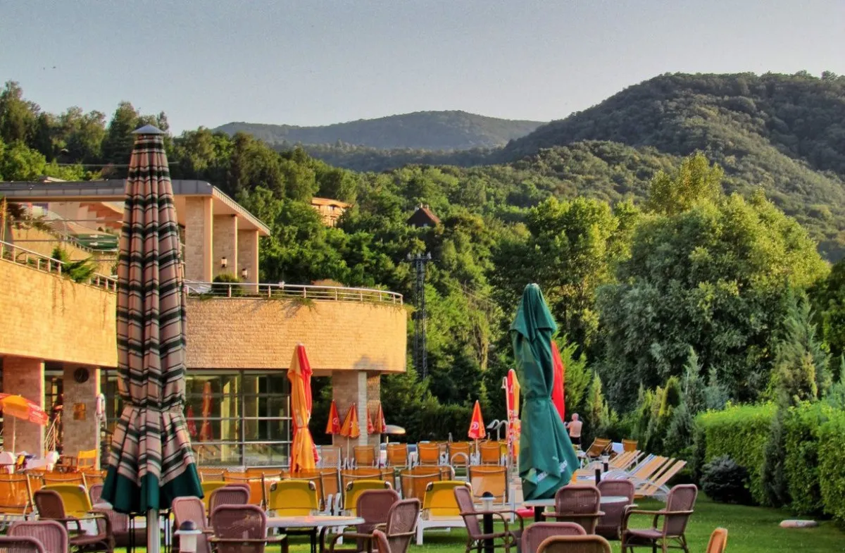 Mesebeli kényelemben lehet részünk a Thermal Hotel Visegrádban, a Visegrádi-hegységben