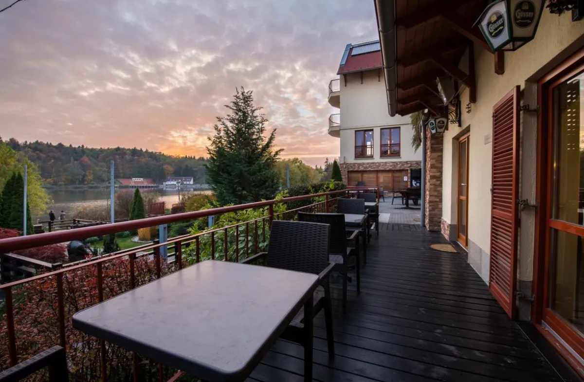 Vízparti feltöltődést nyújt a Tó Wellness Hotel Bánk