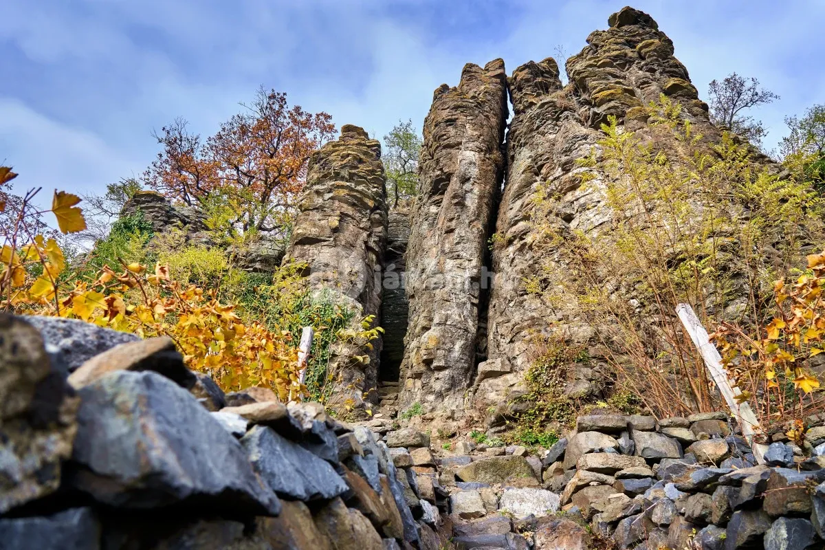 A Somló-hegyen terül el Magyarország legkisebb borvidéke