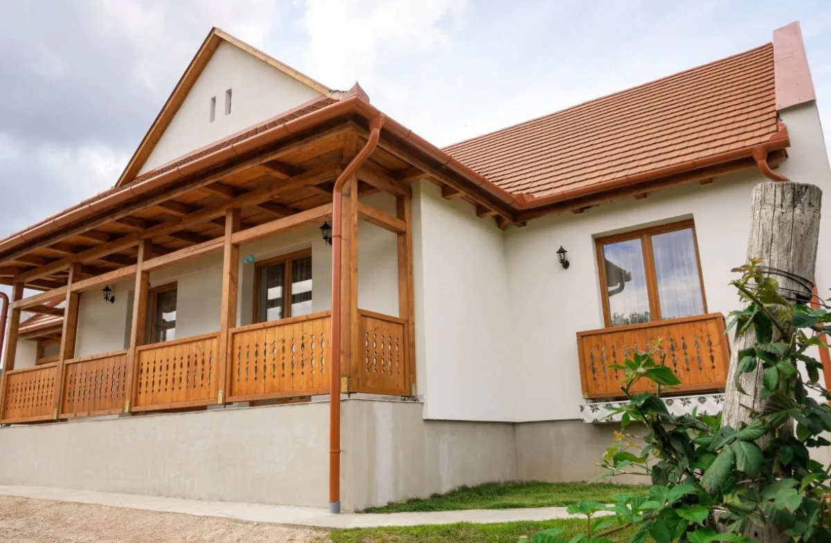 A Zempléni Tündérkert Vendégház Füzérkomlóson a 2024-es Év Falusi Szálláshelyeként várja a vendégeit