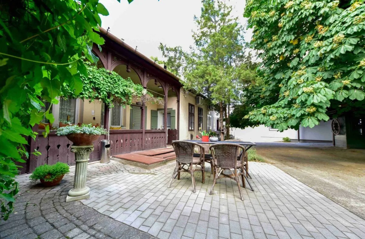 Régi paraszti hangulatot és mai igény szerinti komfortot nyújt a Tornácos Vendégház Kőröshegyen