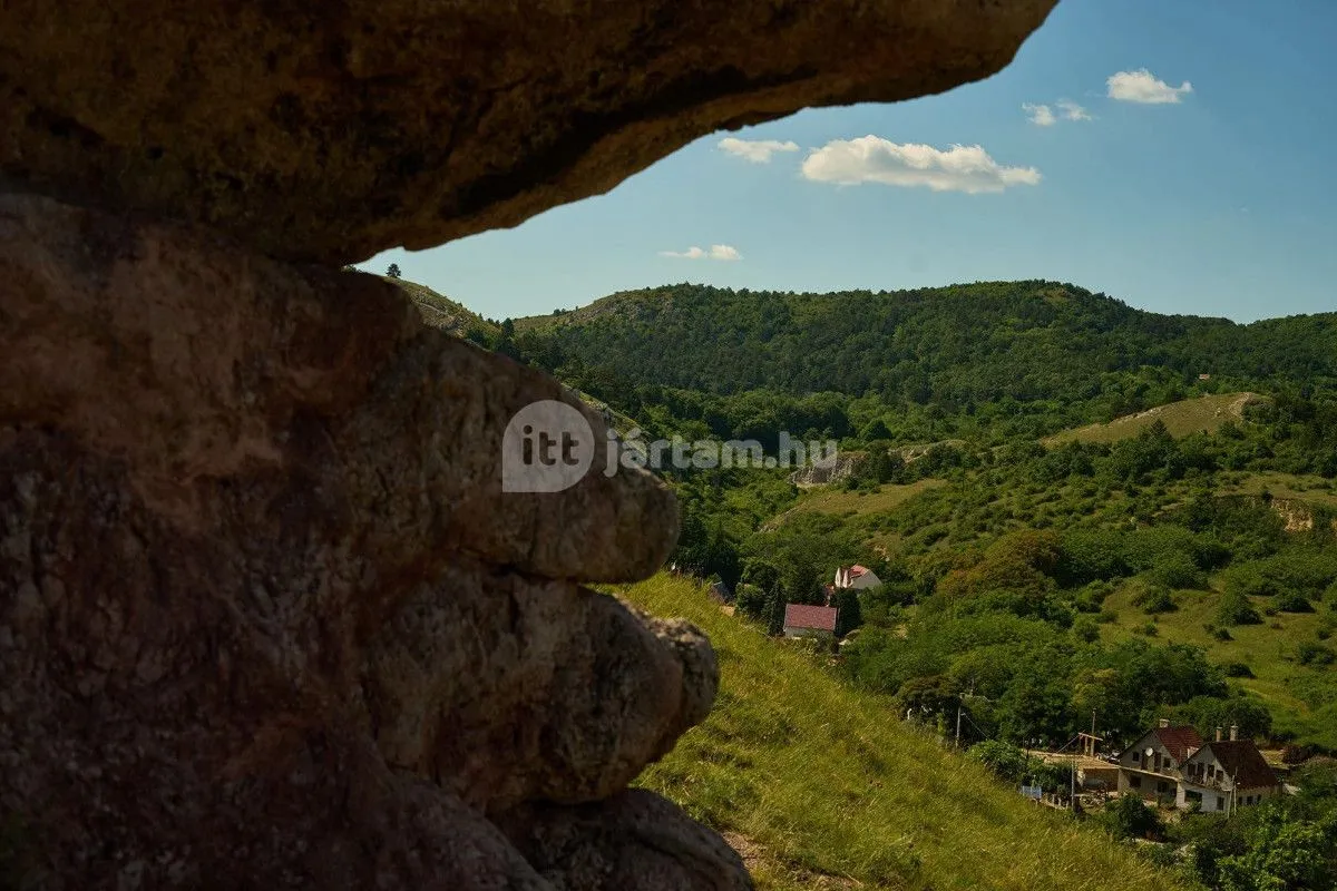 A budaörsi kopárok tetejéről páratlan a kilátás