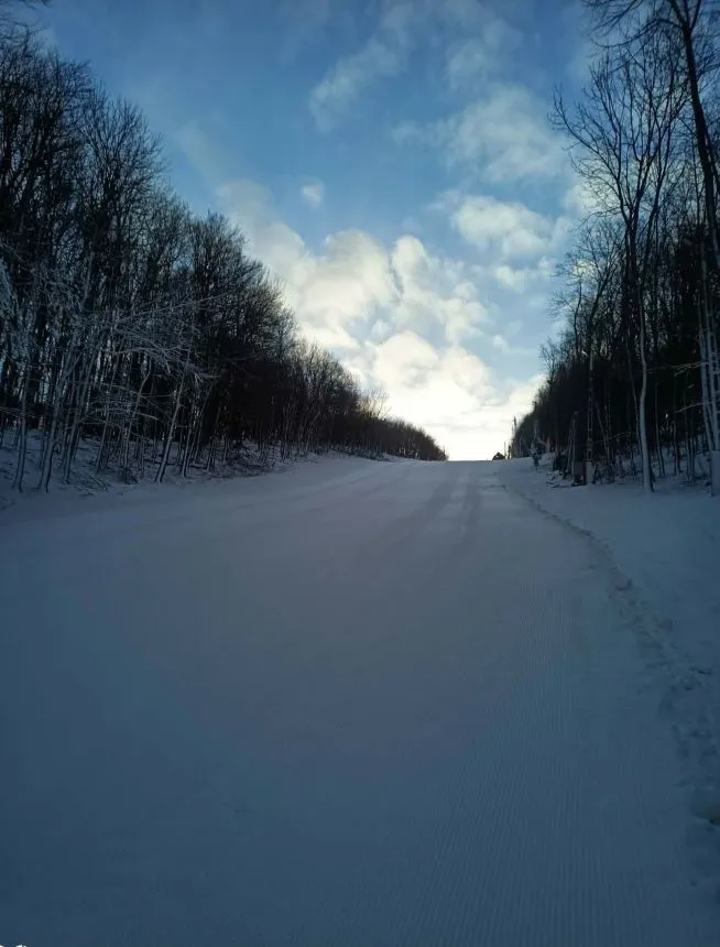 Az eplényi Síaréna Vibe Park a Bakony szívében kínál valódi alpesi hangulatot/ Fotó: Síaréna Vibe Park - Eplény Facebook oldala