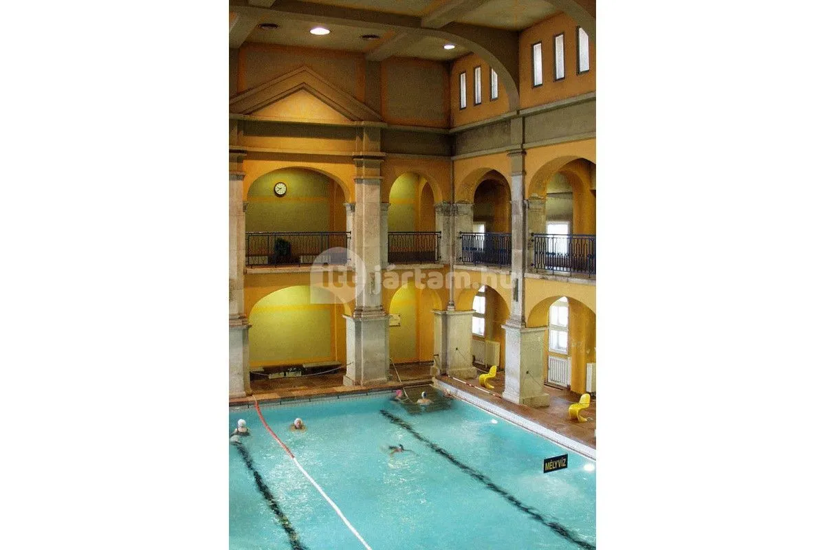 A Rudas Gyógyfürdő és Uszoda Budapesten már reggel 6 órától várja a vendégeket