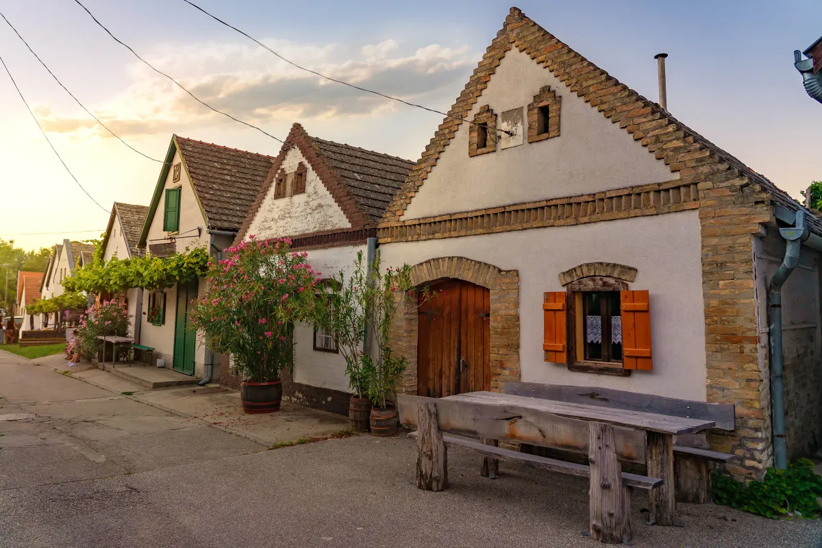 Tavaszi borfesztiválok 2026 - Hajósi Tavaszi Pincenyitogató