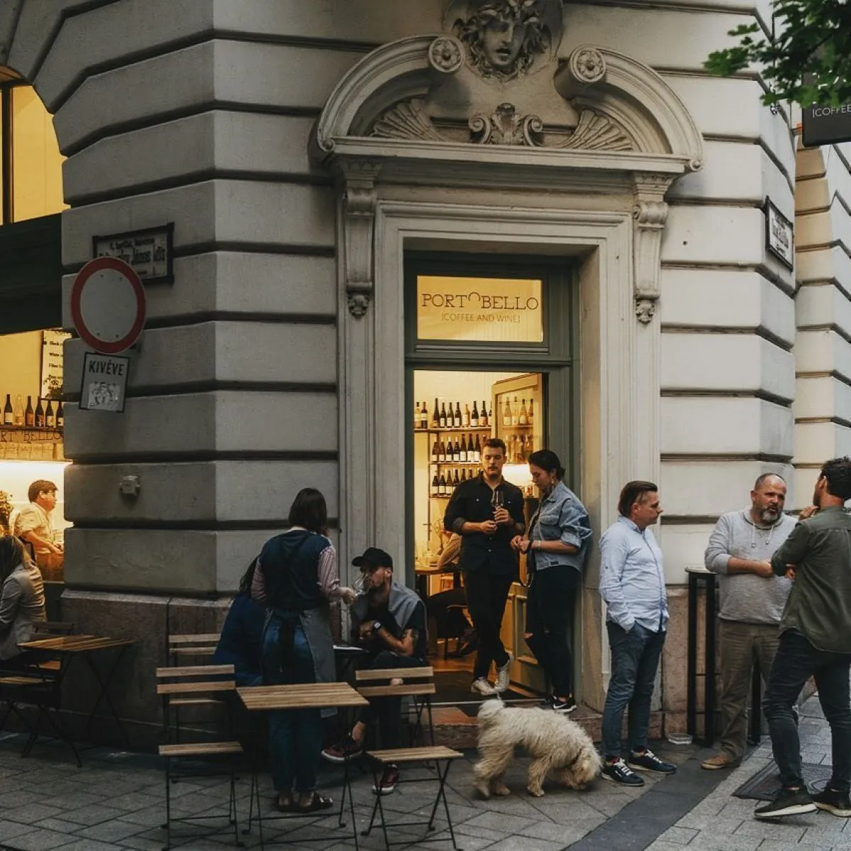 Natúr bor és specialty kávé egy helyen Budapesten / Fotó: Portobello Coffee & Wine Facebook-oldala